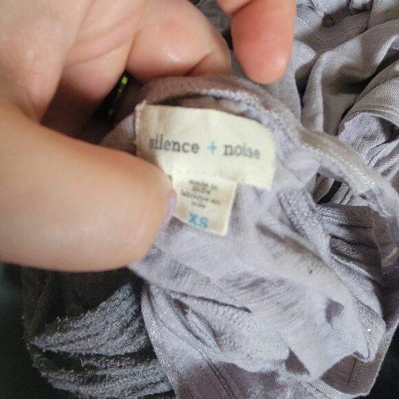 XS UO Silence+Noise Sparkle Trim Lavender Knit V-neck Tank Top - Picture 4 of 5